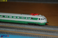 grau-grüner Triebwagen