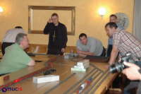 aufmerksam schläfrig