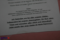 und jeder trank sein zweites Bier