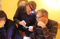 Der Mann bringt Erleuchtung