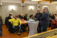 Andächtig lauschend 