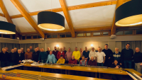 Gruppenbild mit Dame